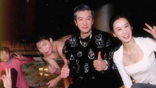 黄圣依为12岁儿子庆生，皮肤白皙身材好，杨子头发斑白，儿子胖墩墩