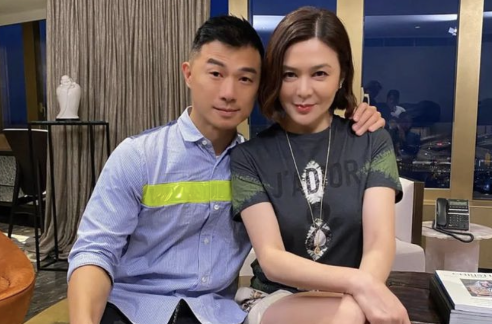 62岁关之琳被男模揽在怀里,女神风采依旧,比男模都好看