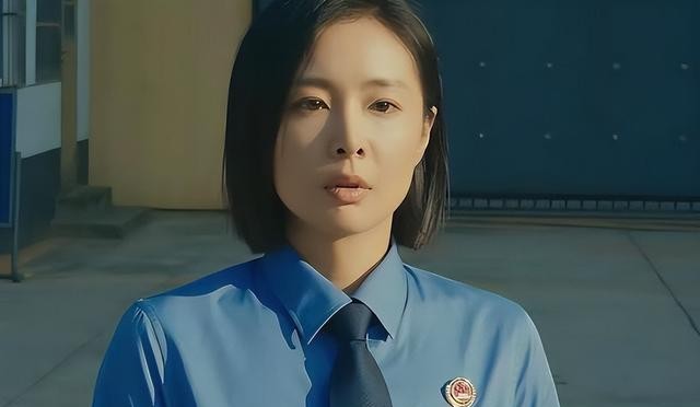 同样演女检察官，把闫妮和高叶比，才懂什么是老天爷追着喂饭吃