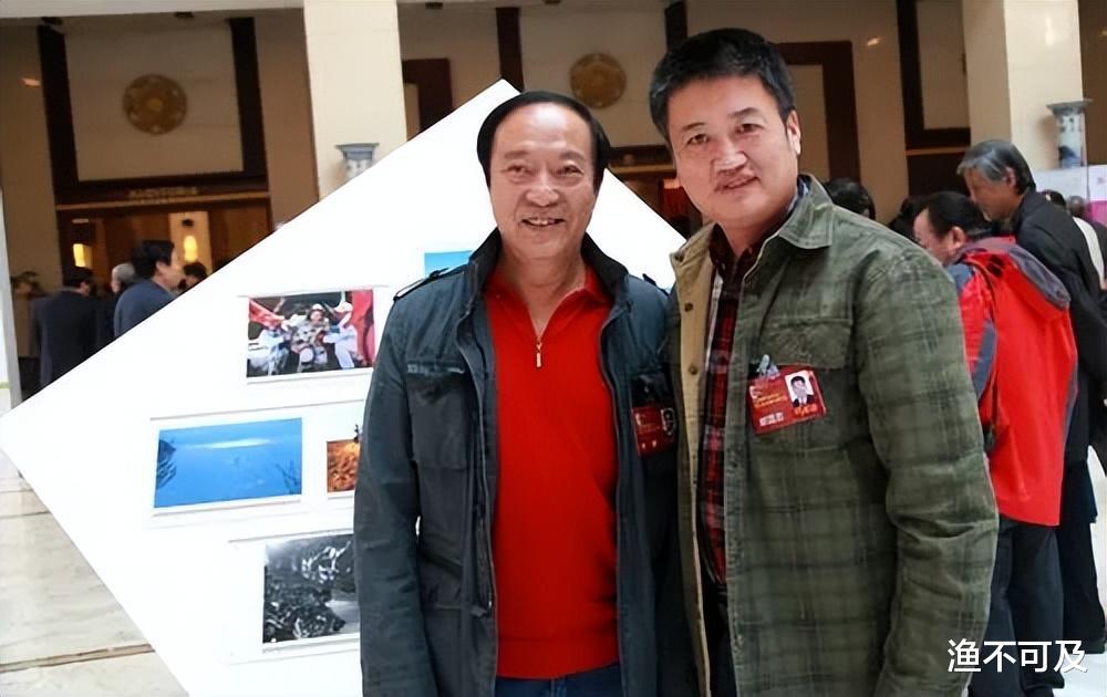 75岁的牛群罕见曝光：沧桑衰老，妻离子散，独居北京贫民窟