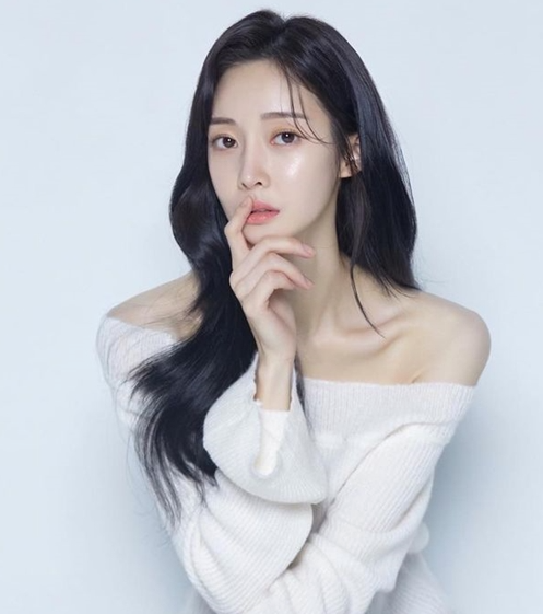 韩女星李雅凛家中自杀获救但昏迷不醒，曾多次控诉前夫家暴