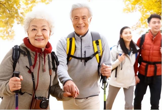 医生反复提醒：过了60岁，宁可在家里坐着不动，别出门做这3件事