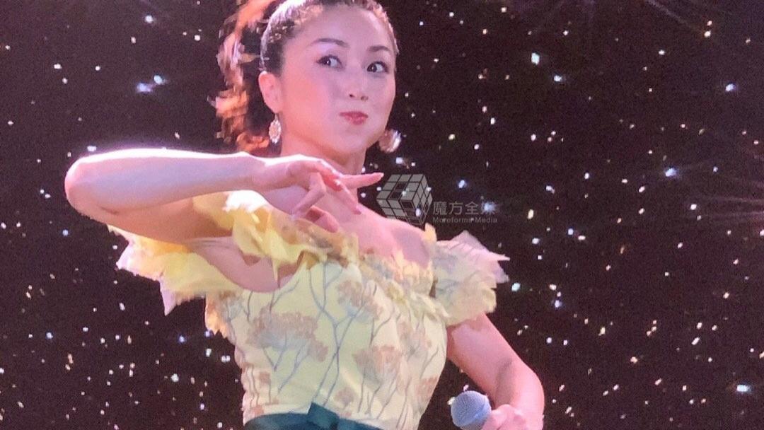 53岁酒井法子又杀回来，穿蓬蓬裙扎马尾辫好年轻，完全没有大妈味