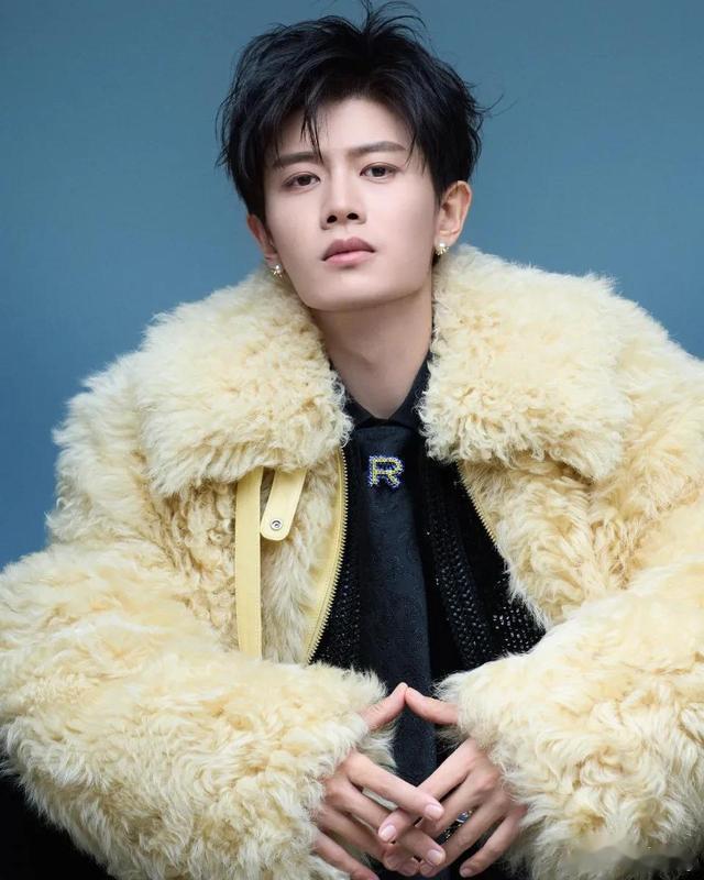 跨年晚会一夜，最帅男艺人洗牌，酷盖登顶，于适第9嘉伦第8李现6