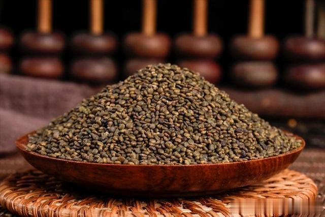 人未老眼先花，眼干，眼涩，视力模糊？两味中药，让你眼前一亮！