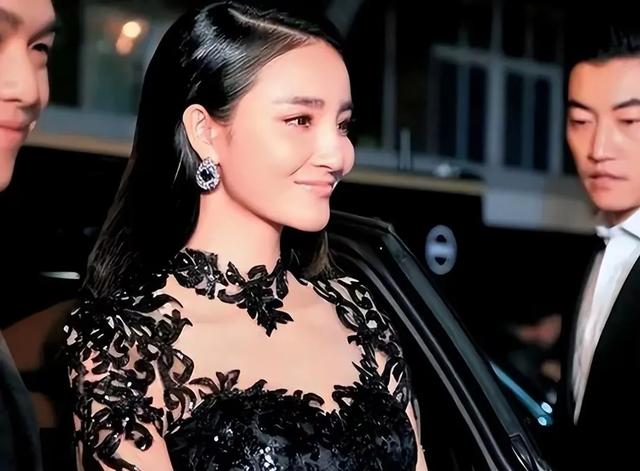 丈夫哺乳期出轨张檬,她带女儿移居美国,离婚8年后成好莱坞高管