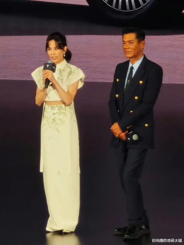 过儿29年后和姑姑再同框!李若彤还是那么美 而过儿脸却科技感十足