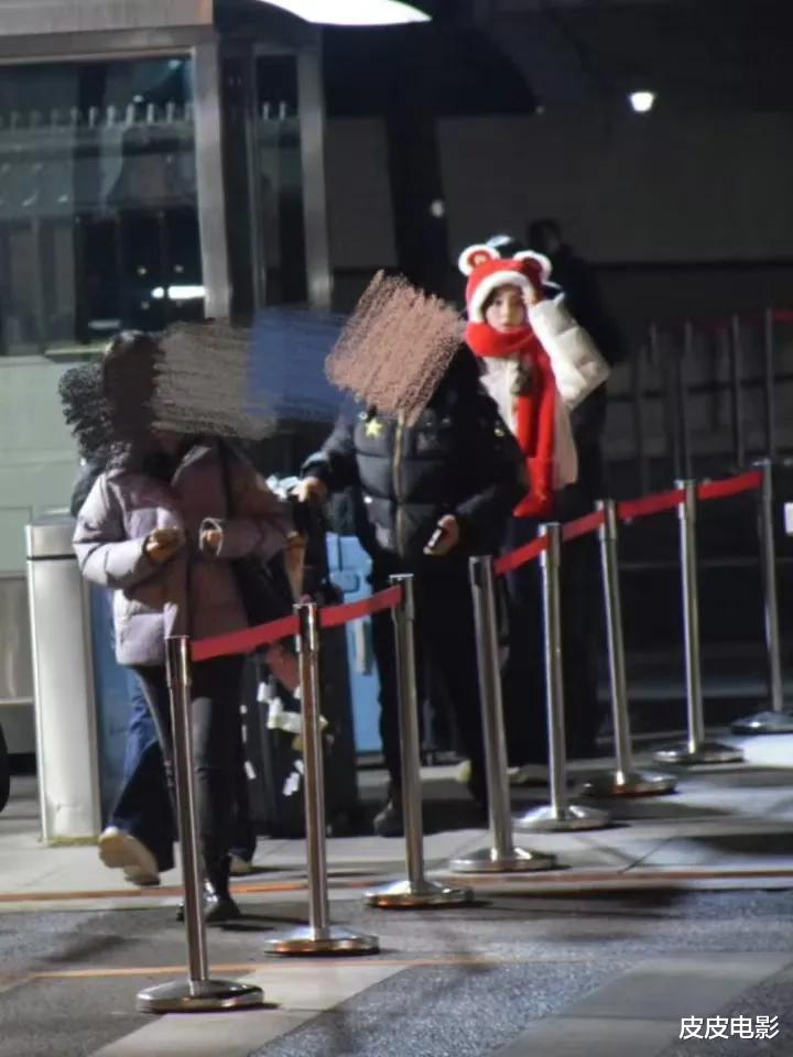 央视春晚第二次联排,21位大腕亮相,我却被一位35岁女星抓住眼球