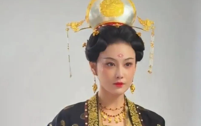 长得丑就别演美女,看《清明上河图》里的张馨予,这才是媚骨天成