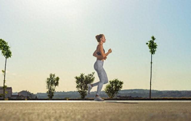 有氧运动训练：通过适当的运动增强心肺功能，提高身体素质
