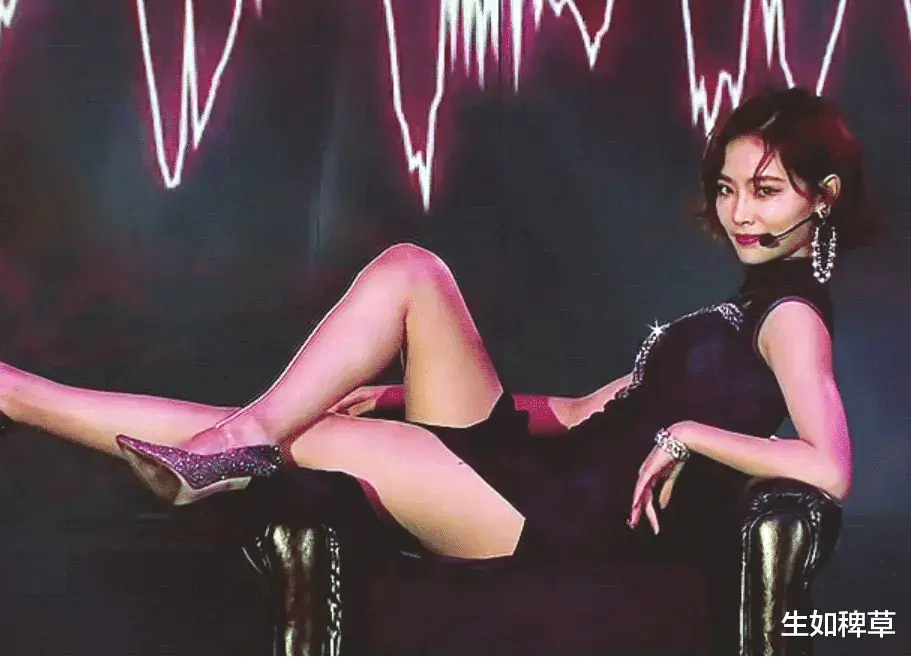 “能露则露”的她,最大程度地向大家展示着自己完美的身材!