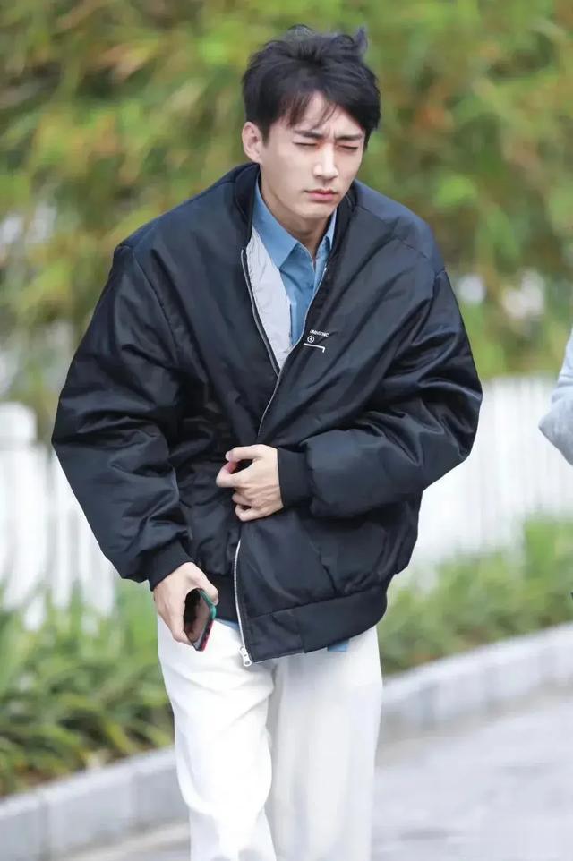 34岁“内娱男妖孽”:顶级的美貌,穿不出个人样