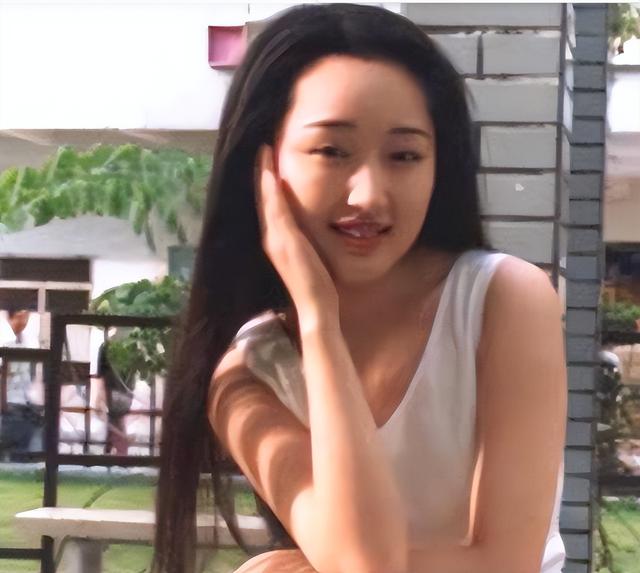 杨钰莹第一次上央视,工作人员被其美貌“吓到了”,她当年有多美