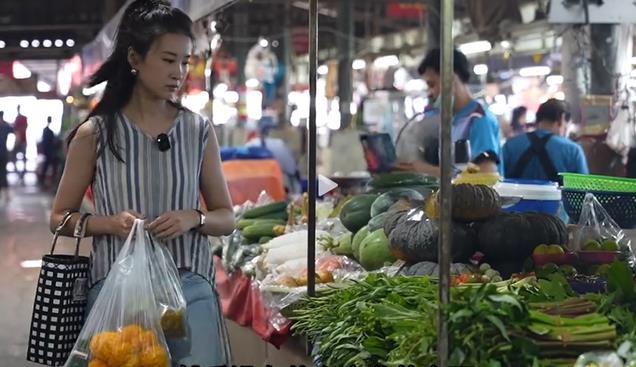 37岁前凤凰卫视花旦定居清迈，买900万2000平别墅，叹：比国内好