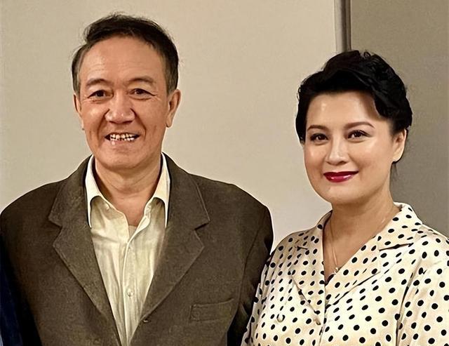 抛弃24年原配，转身迎娶小娇妻，如今儿子30年的报复让他遗憾终生