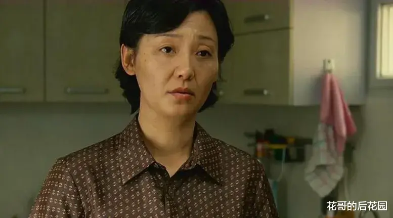 徐朵晒合照为妈妈庆生,徐帆亲吻丈夫爱意十足,我才知道,原来他们竟然是夫妻!