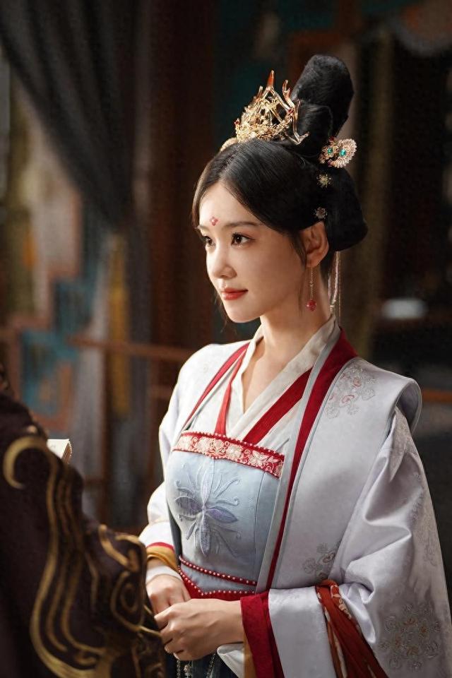 宁静付费看徐艺真上热搜，短剧越狗血越上头，S+剧别怪人家太努力