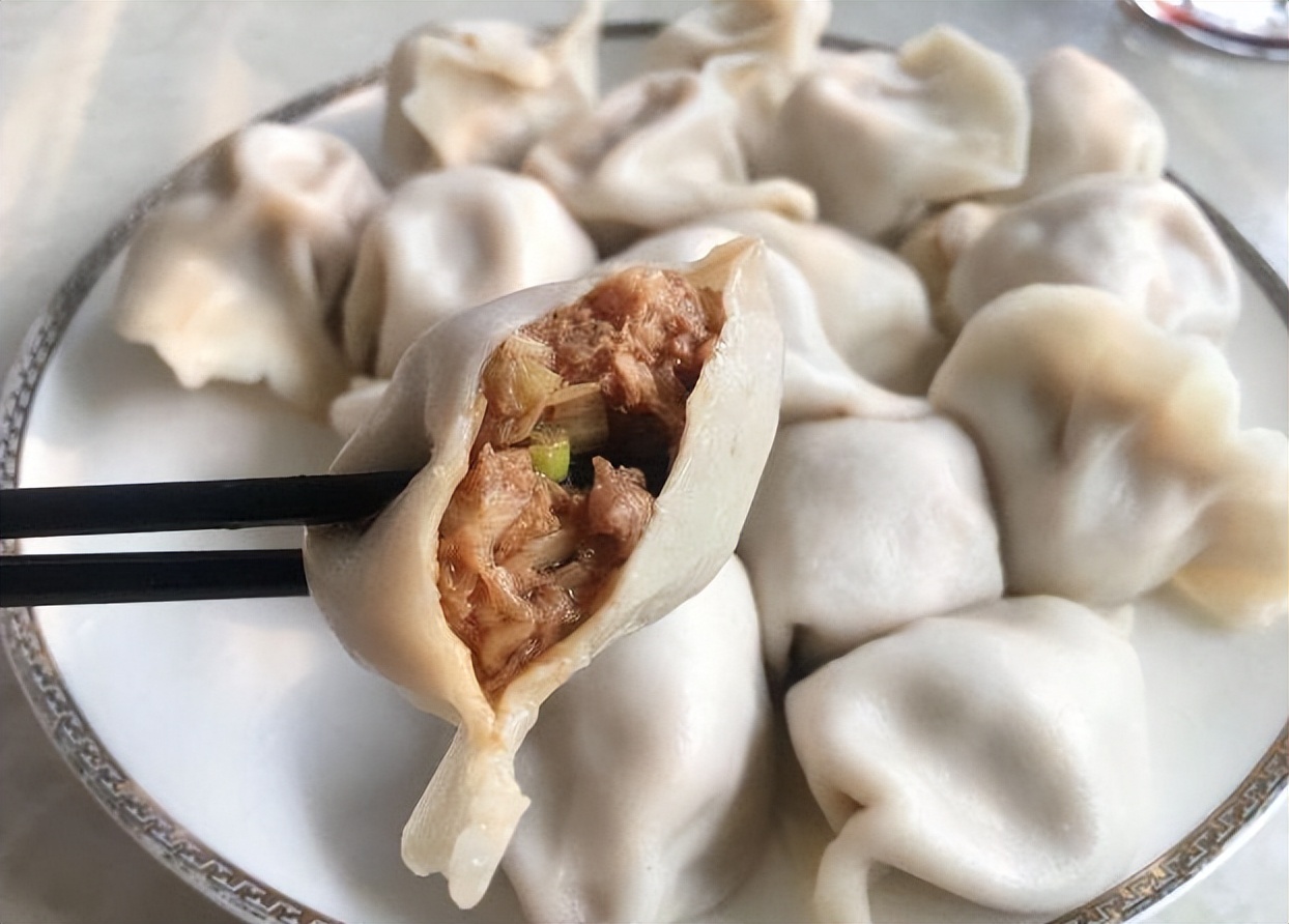 超市里几块钱一袋的冻饺子,能吃吗?听超市员工说完:幸好没买