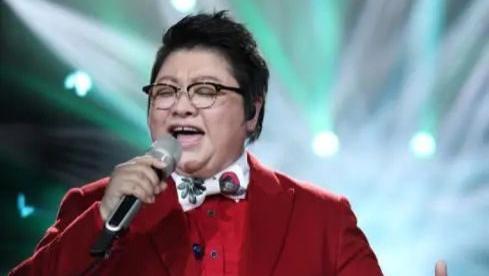 韩红自称“校花”被嘲笑，没想到18岁照片曝光，却直接惊艳全网...