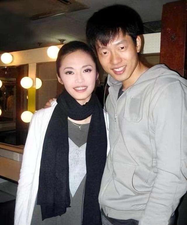 离婚13年后,再看姚晨和凌潇肃的婚姻,才明白唐一菲有多冤?