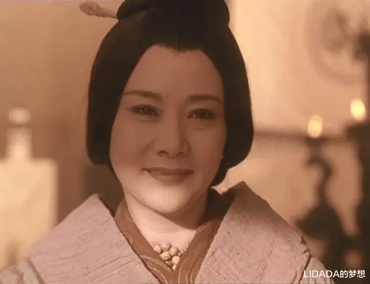 顾永菲|她曾红极一时，被誉为春晚最美主持，为何吞服300颗安眠药自杀？