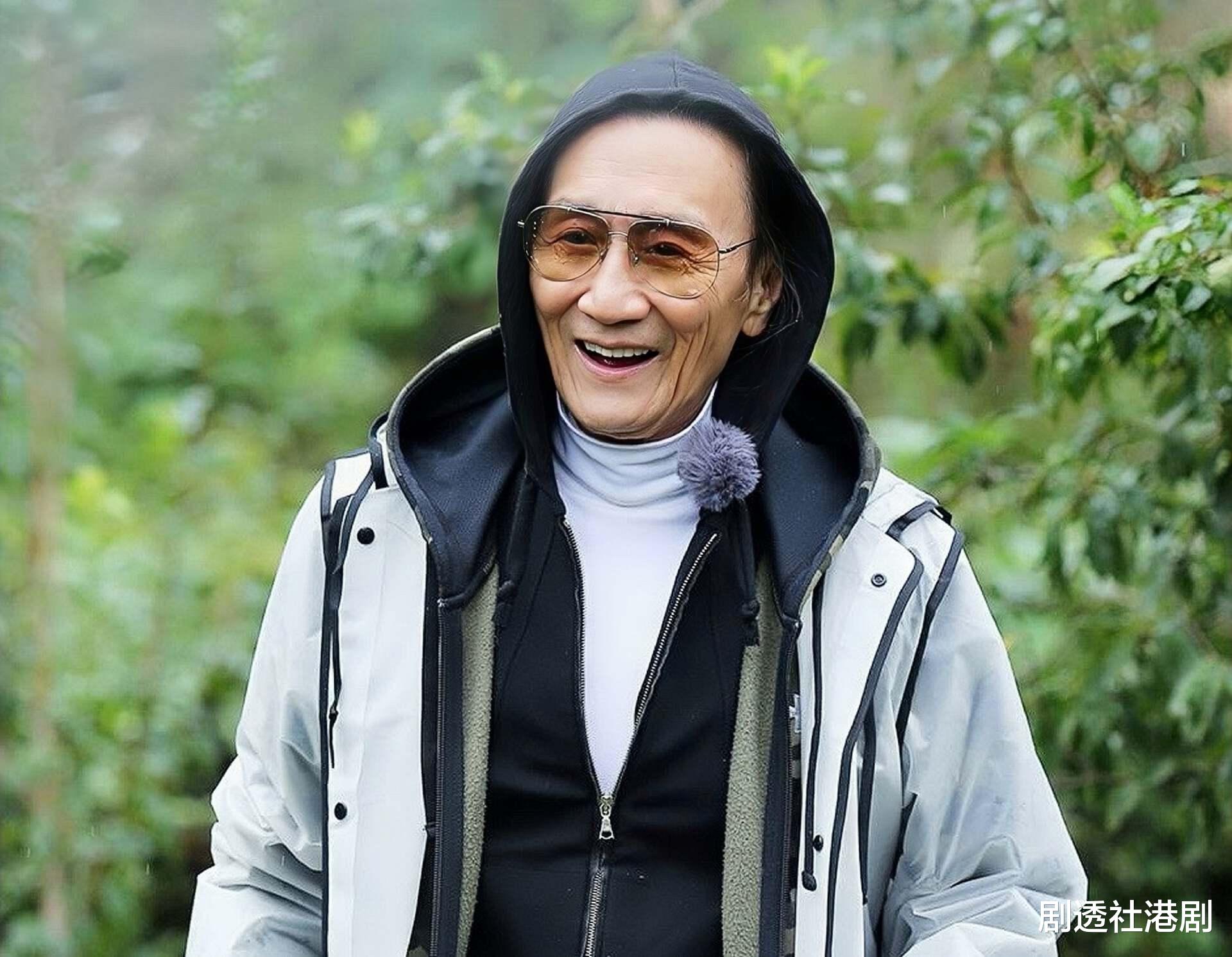 知名港星谢贤大夏天穿长袖长裤,四名佣人陪同出行排场大,拒绝再复出拍戏