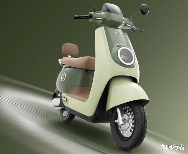 爱玛、绿源发布新款电动摩托车，最高时速64Km/h，最大续航240里