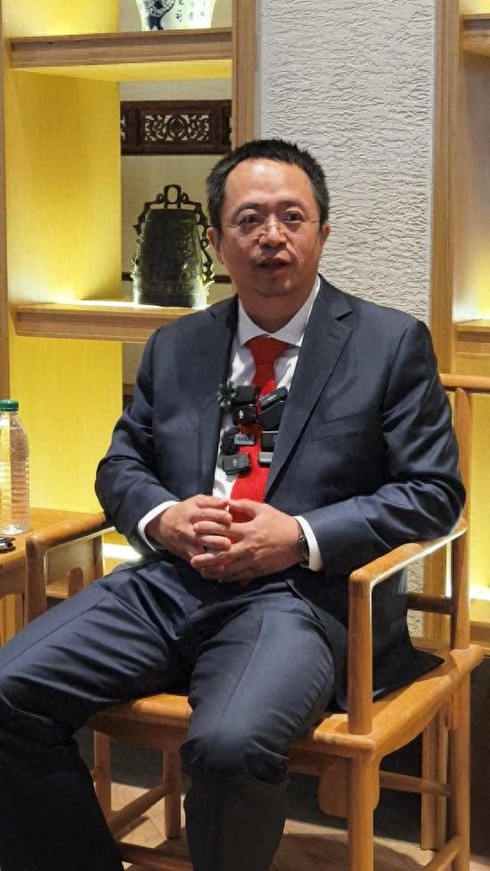 周鴻祎談AI硬件：每個互聯網公司都可能做一個眼鏡，成為百鏡大戰｜直擊烏鎮