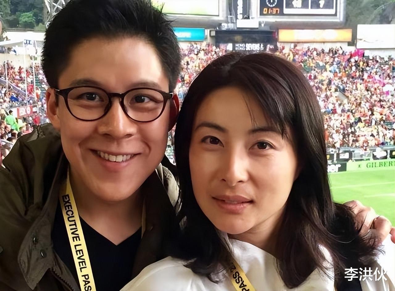 谁说秀恩爱就要卿卿我我？郭晶晶霍启刚从来都是高调撒糖