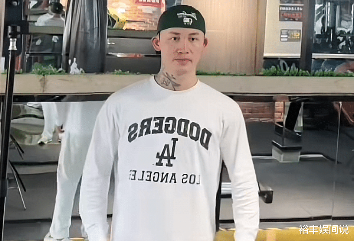 29岁抗癌网红“大飞”去世,满身刺青惹争议,生前遭女友两次出轨