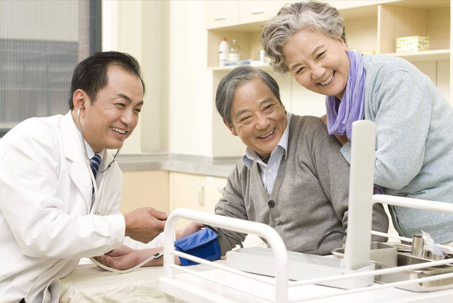 54岁大姐腰痛以为腰间盘,6个月后去世,医生惋惜:很多人都中招