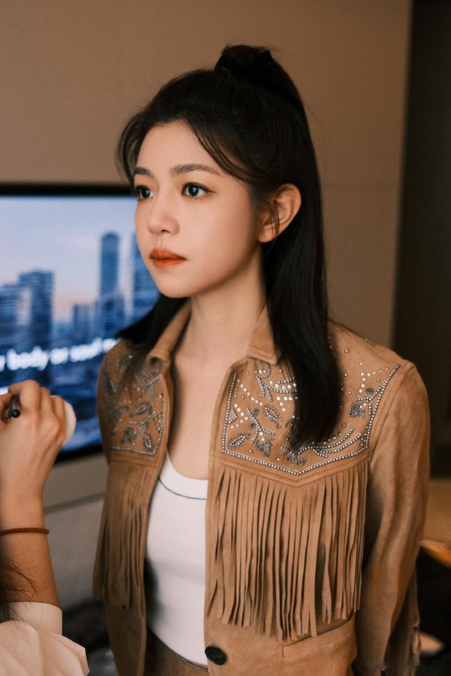 陈妍希十天挑战揭秘:智慧与美丽并存,网友直呼太惊艳!