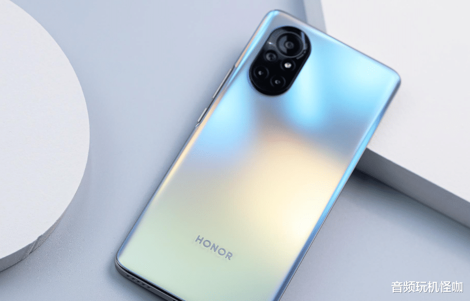 荣耀,正成为国产手机的“初心绿洲”