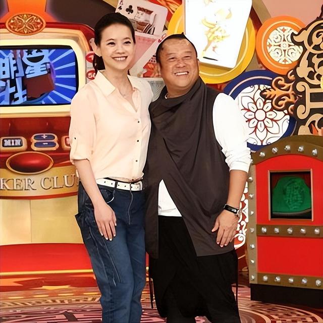 “遮羞布”被女儿曝光!曾宝仪忍无可忍,彻底撕开曾志伟的真面目