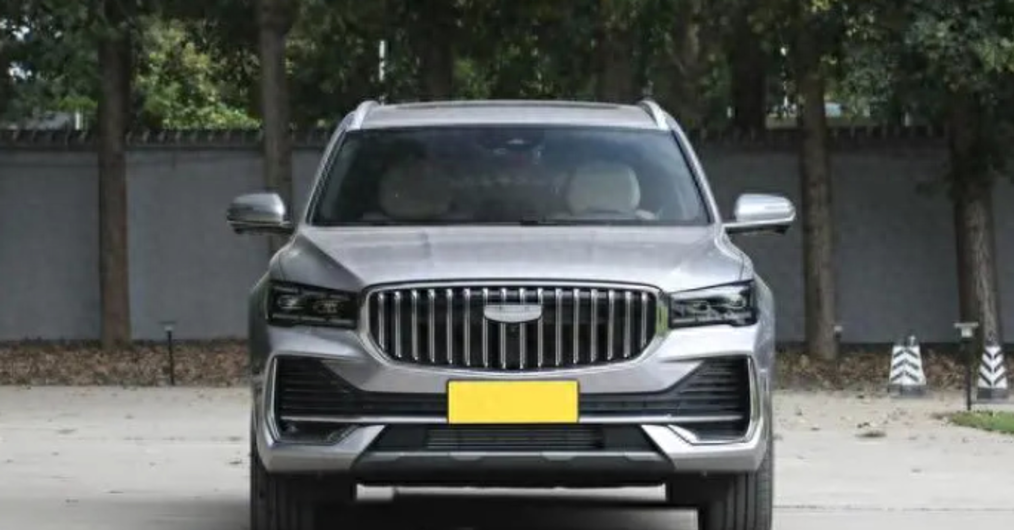 吉利造了一辆王牌SUV！更大更强，2.0T、8AT、智驾，仅12万级