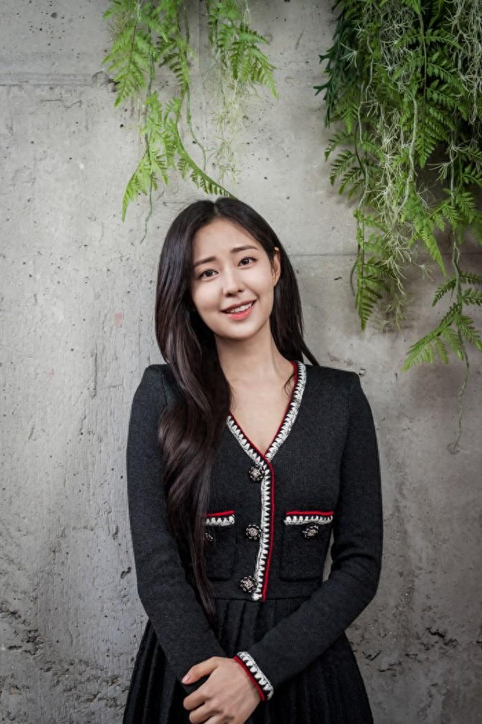 首尔大学毕业成为女星，她是正在崛起的演艺新人，出道之前已出名