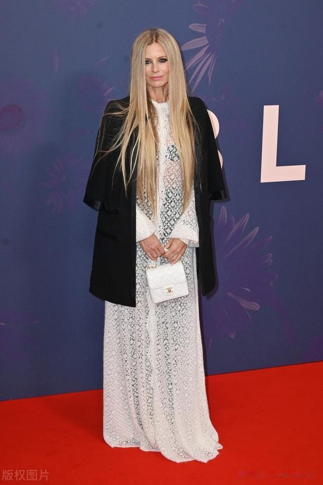 劳拉-贝利 性感出席第68届BFI伦敦国际电影节《闪电战》首映红毯