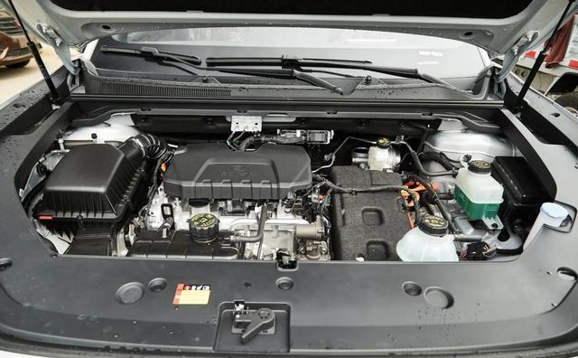 10万预算想买插混SUV，五菱星光S和宋Pro DM-i，谁是更香的选择？