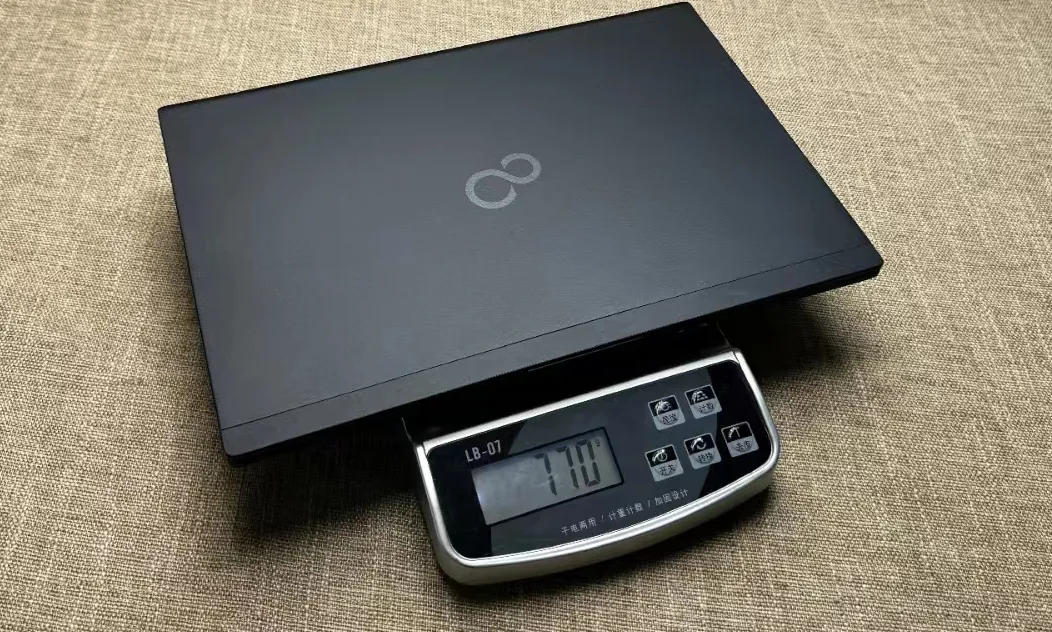 全球最轻的13.3寸本，重量才770克，十代i5卖1399元