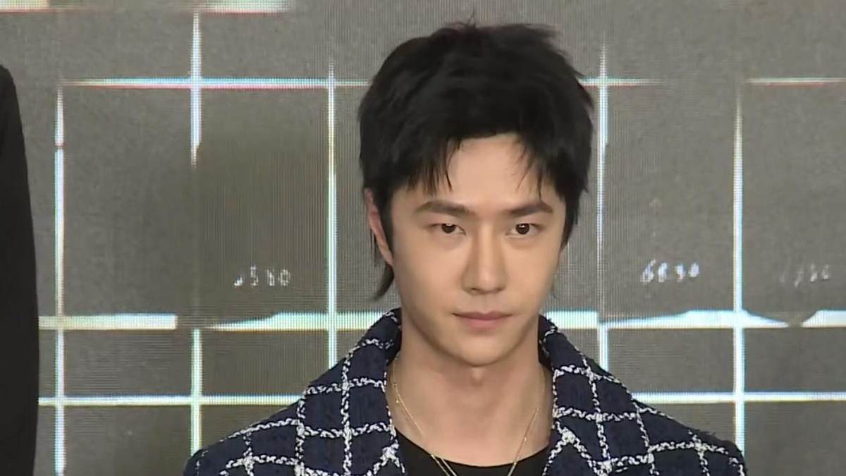 《追风者》见面会：王一博不戴帽子了，王阳变嫩了，李沁的腿杀疯了