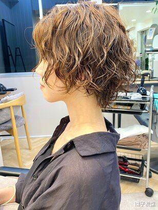 全头烫、锁骨发、波波头与纹理烫:探寻发型之美