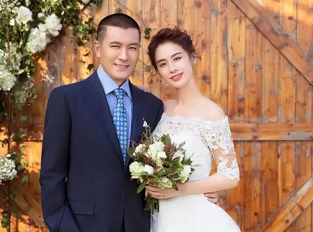 黄圣依第二次依然选择离婚，网友：爱与不爱其实很明显了