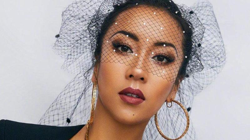 吉克隽逸晒200副自制美甲，美甲自由引热议