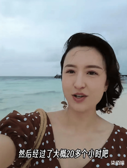 张蕾一家三口国外度假庆结婚12周年,老公帮拍照,她笑得一脸幸福