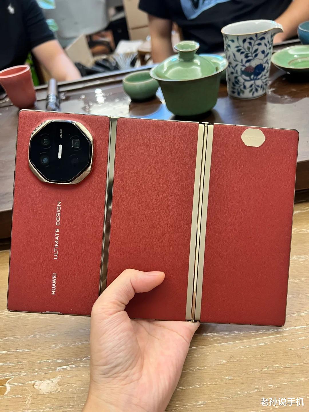 华为三折叠“神话”破灭，黄牛诉苦，600万人预约只是闹着玩？