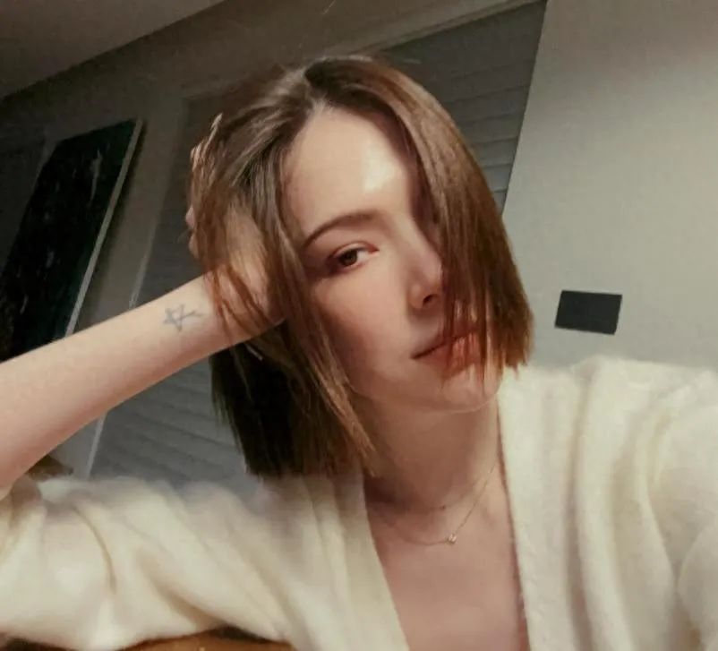 许玮甯短发新造型惊艳亮相，邱泽镜头捕捉超美瞬间，宛如白雪公主