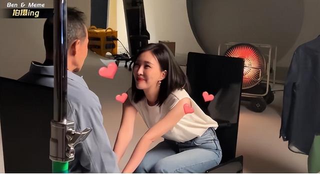 王石田朴珺亮相广州车展，73岁王石像小跟班，43岁田朴珺气质优雅