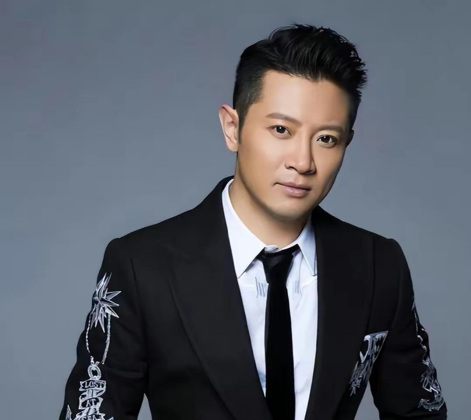 罗中旭|歌手罗中旭：29岁登上春晚，当红时遭遇车祸，却意外成就了孙楠