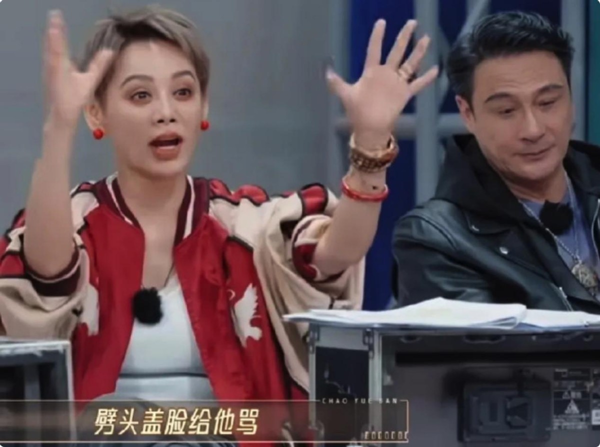 向太新造型翻车,金发披肩五官大变样,近照撞脸网红“浪胃仙”