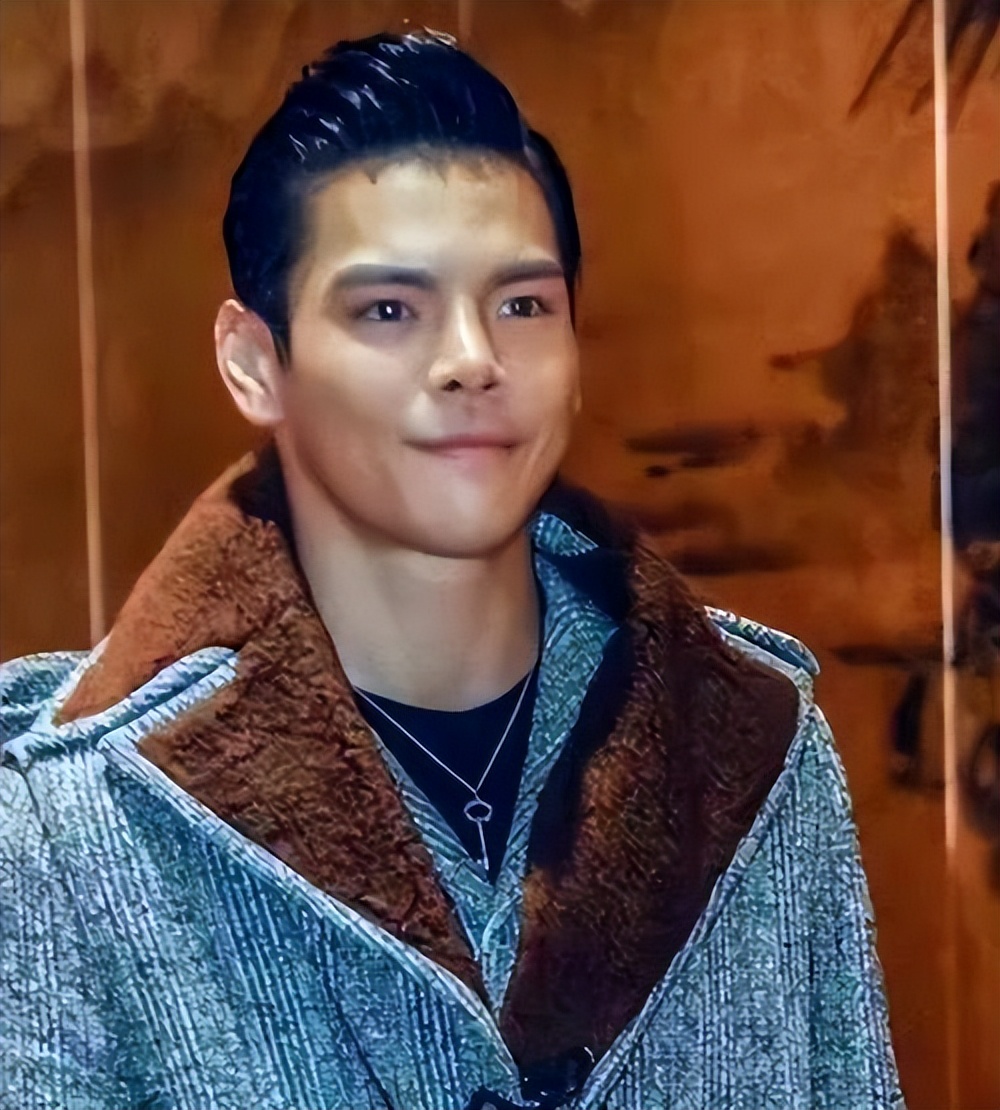 与周星驰反目10年：向佐的真相与向太的两副面孔